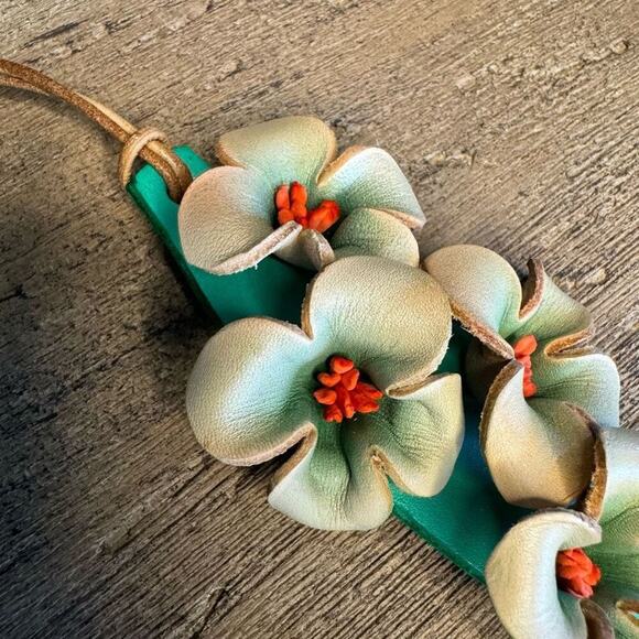 Genuine Leather Flower Bag Charm Crossbody Purse Bag NEW - Picture 5 of 7